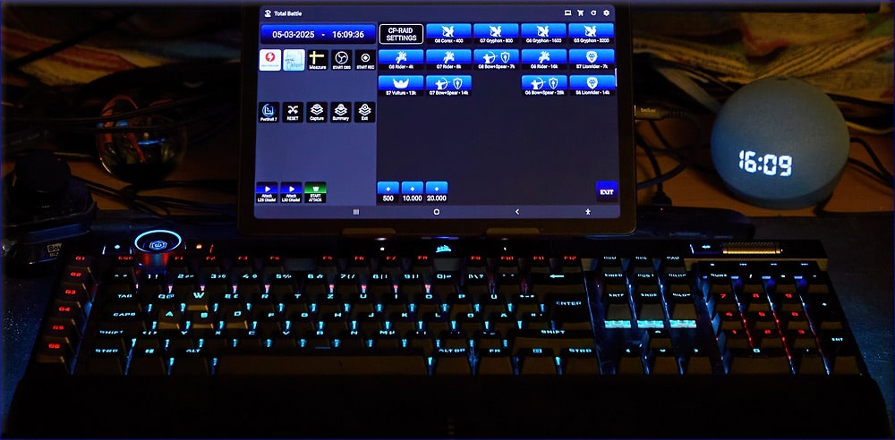 Corsair K100 RGB mit Tablet-Halterung